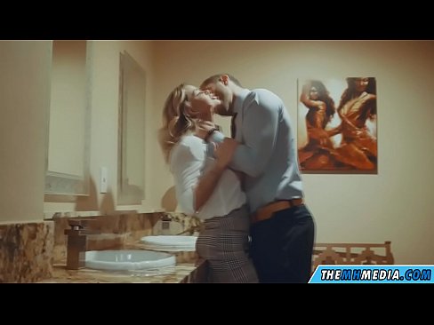 ❤️ Kiedy biuściasta blondynka uwodzi cię w publicznej toalecie Porn video at porn pl.hentai-ita.ru ️❤